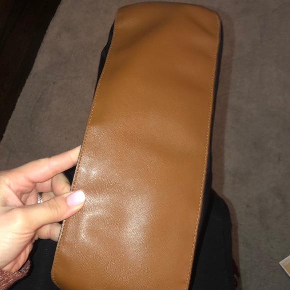 GOOD AS NEW Michael Kors Tote - Picture 3 of 8